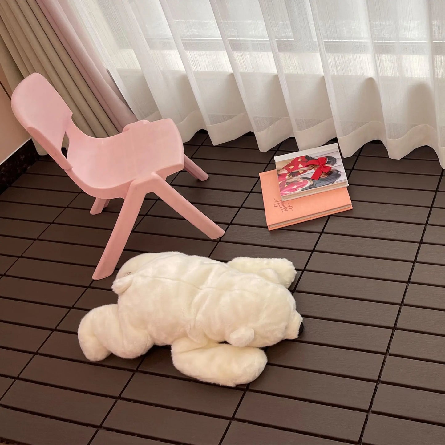 44 Pack Wood grain Interlocking Patio Deck